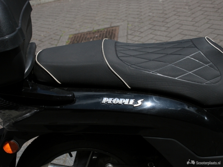 Kymco People S zwart
